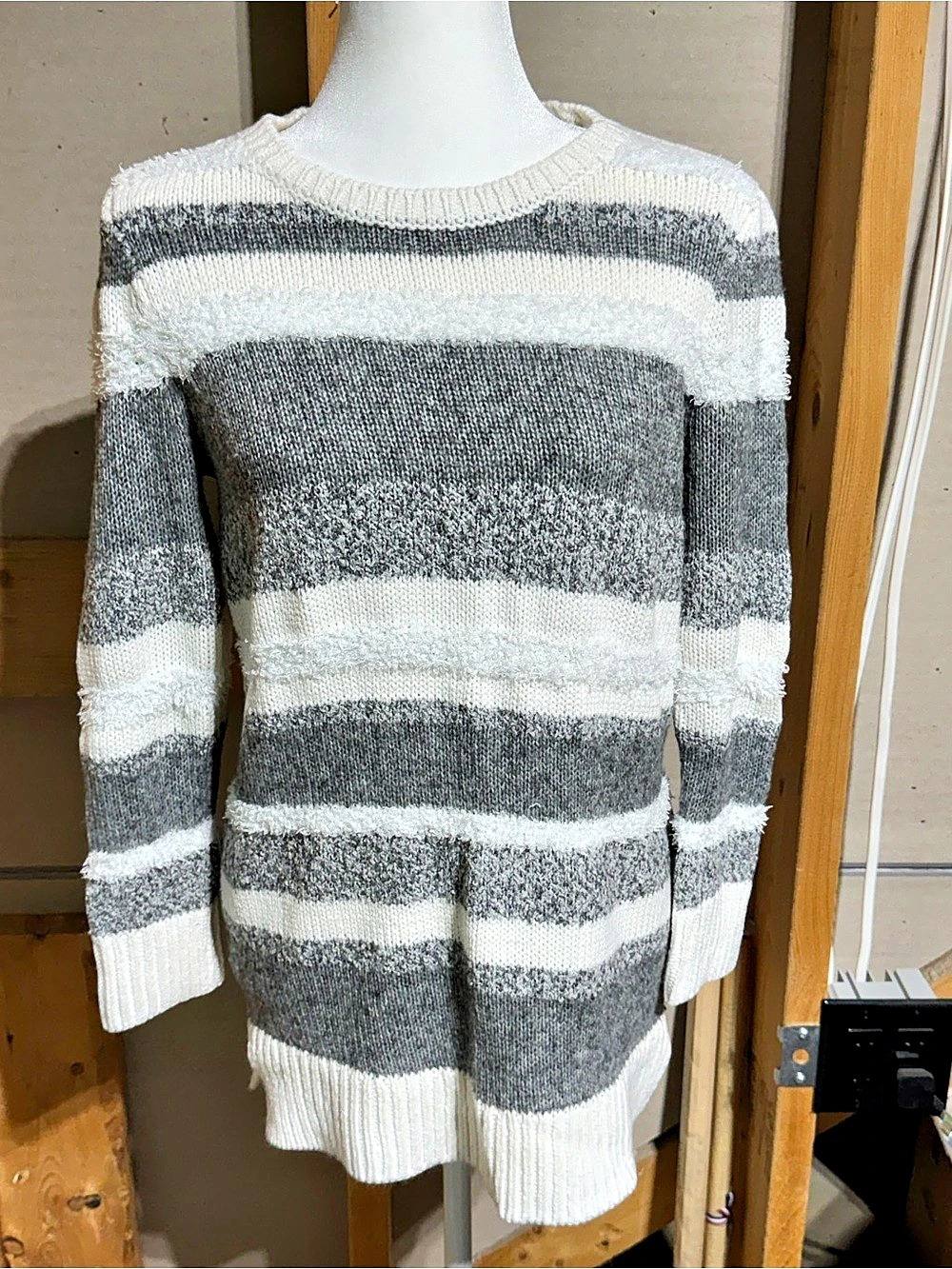 LOFT Outlet Striped Crew Neck Sweater in Gray & White Size Medium